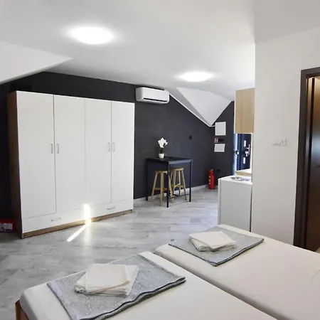 Cozy Flat For Two דירה Plovanija
